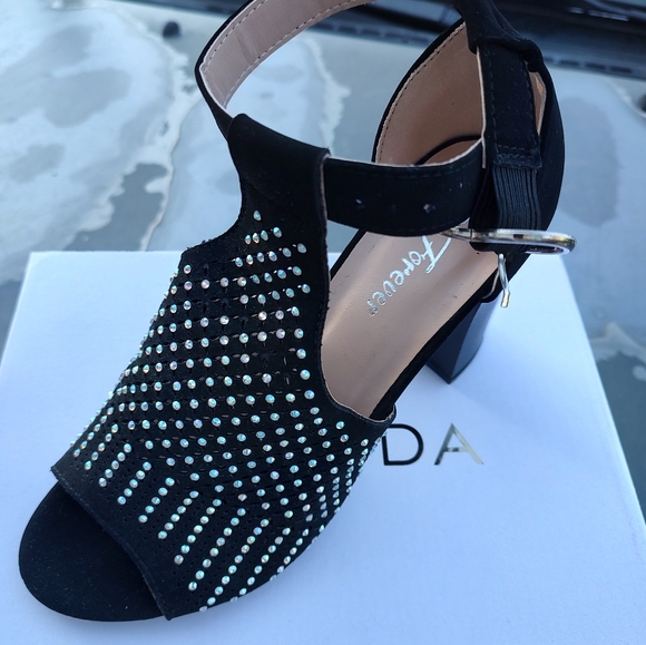 Heels 👠 - Picture 4 of 4